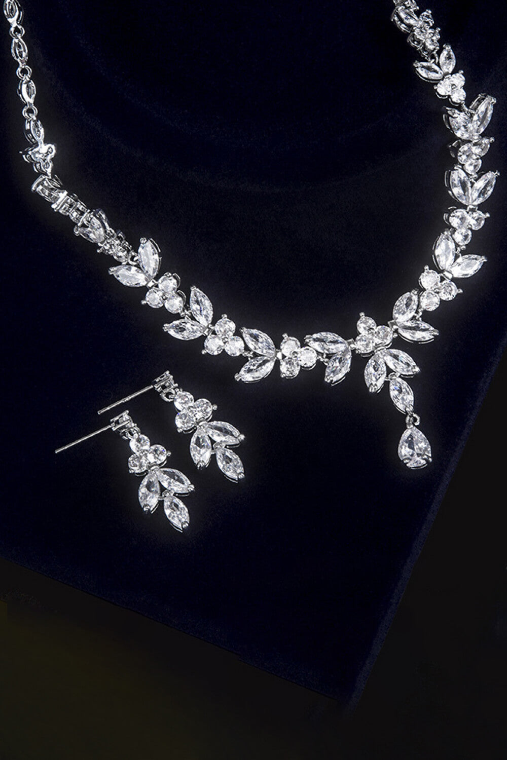 Platinum-Plated Necklace and Drop Earrings Set for Women Fashion Jewelry